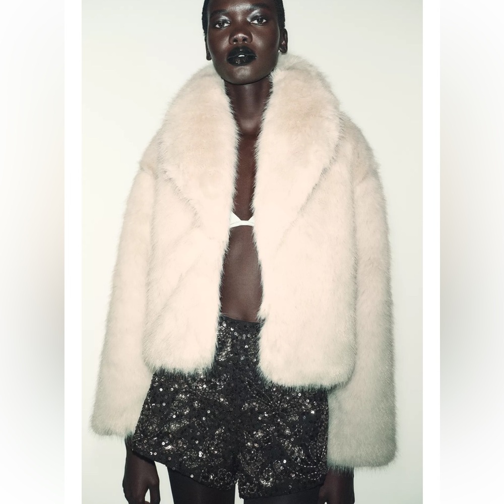 Zara SHORT FAUX FUR LAPEL COLLAR COAT